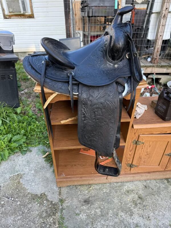 used black saddle - Image 2