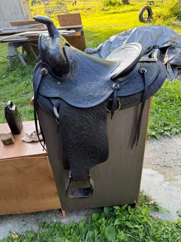 used black saddle - Image 4