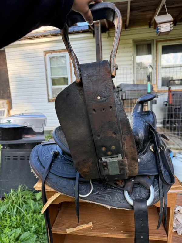 used black saddle